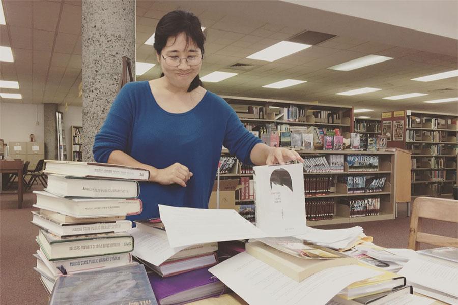 Librarian Linda Mediati from Liliha Public Library shares some of her favorite books to McKinley students during her book talk.