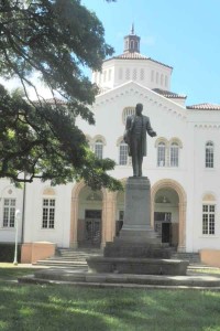 This is the Oval placed in front of the Administration building.