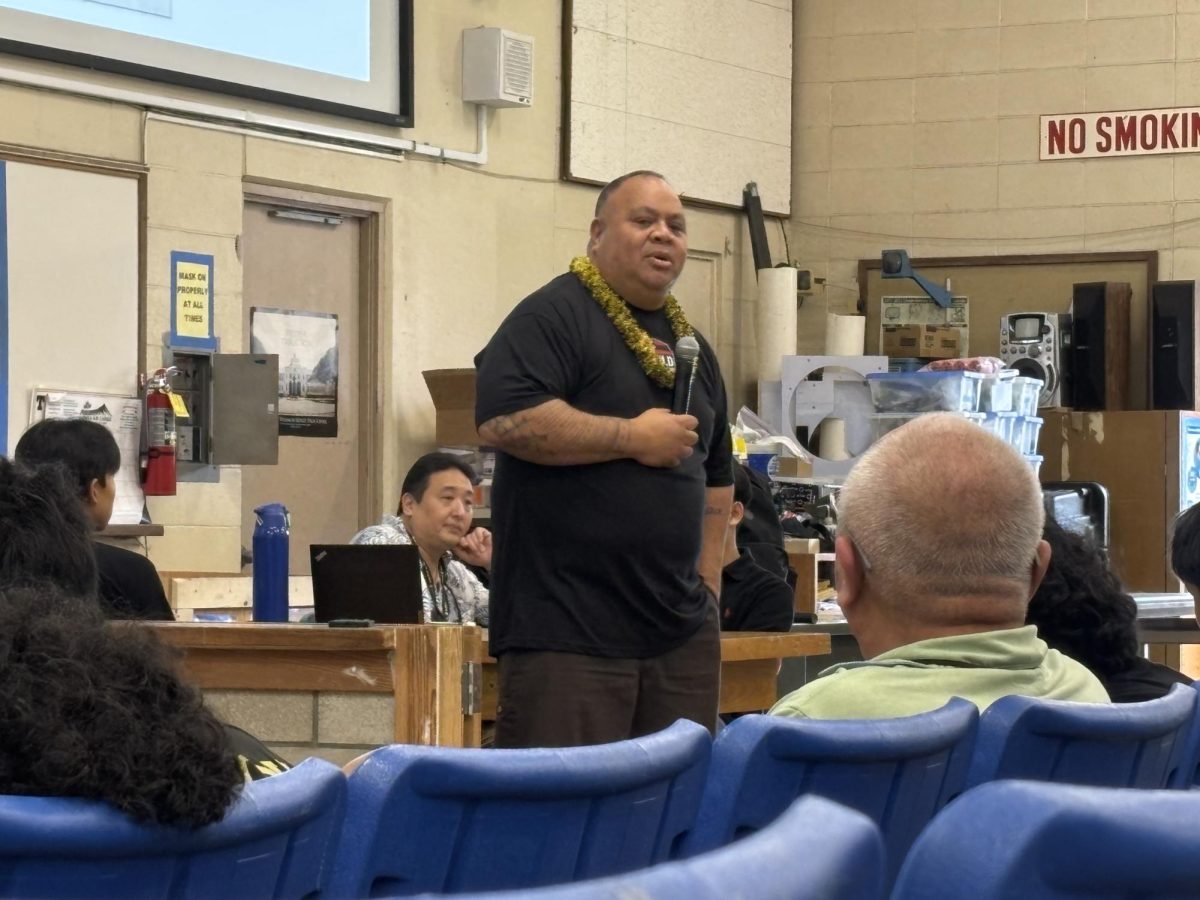 Nelson Sua speaks at the L3 Club’s “Road to Redemption” guest speaker event, where formerly incarcerated individuals and law‑enforcement officers discussed the legal system and its consequences. Photo by Rose Ganotisi.