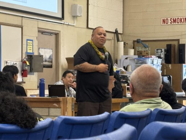 Nelson Sua speaks at the L3 Club’s “Road to Redemption” guest speaker event, where formerly incarcerated individuals and law‑enforcement officers discussed the legal system and its consequences. Photo by Rose Ganotisi.
