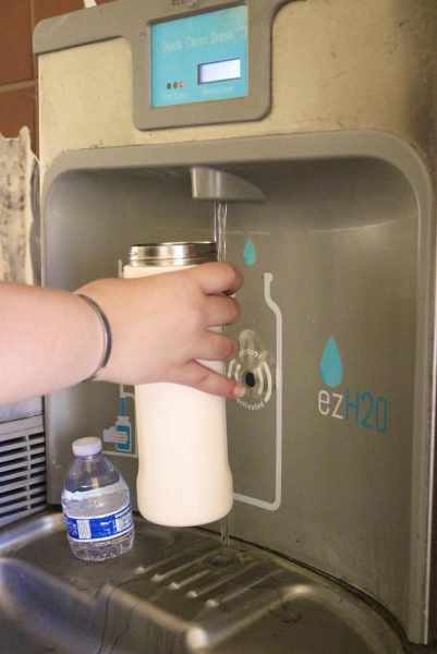 Water fountain filtration indicating
maintainance is required, followed by a red blinking light to show poor water quality. Photo by Poli’ahu Cootey-Garcia